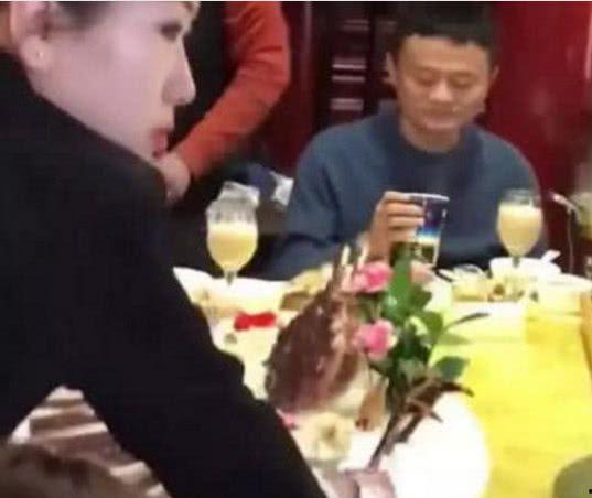 吃瓜娱乐倒水